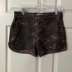 Camo shorts size 27.  Relaxed fit. Level 99 brand